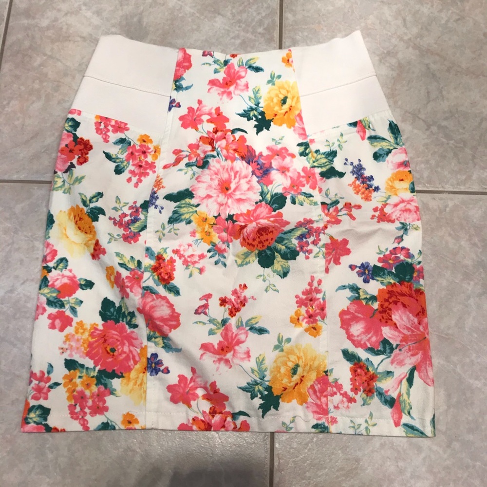 Cute Pink & Yellow & white Flower patterned skirt